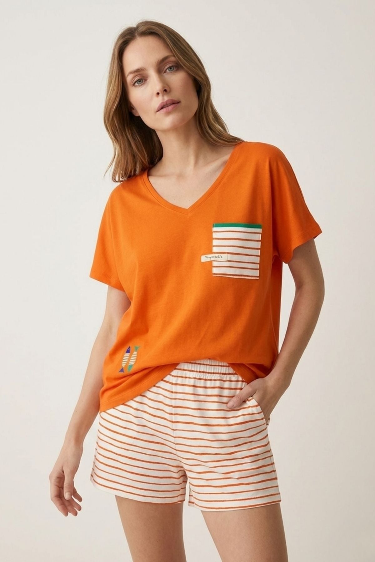Kadın V Yaka Kısa Kollu T-Shirt ve Şort Takım