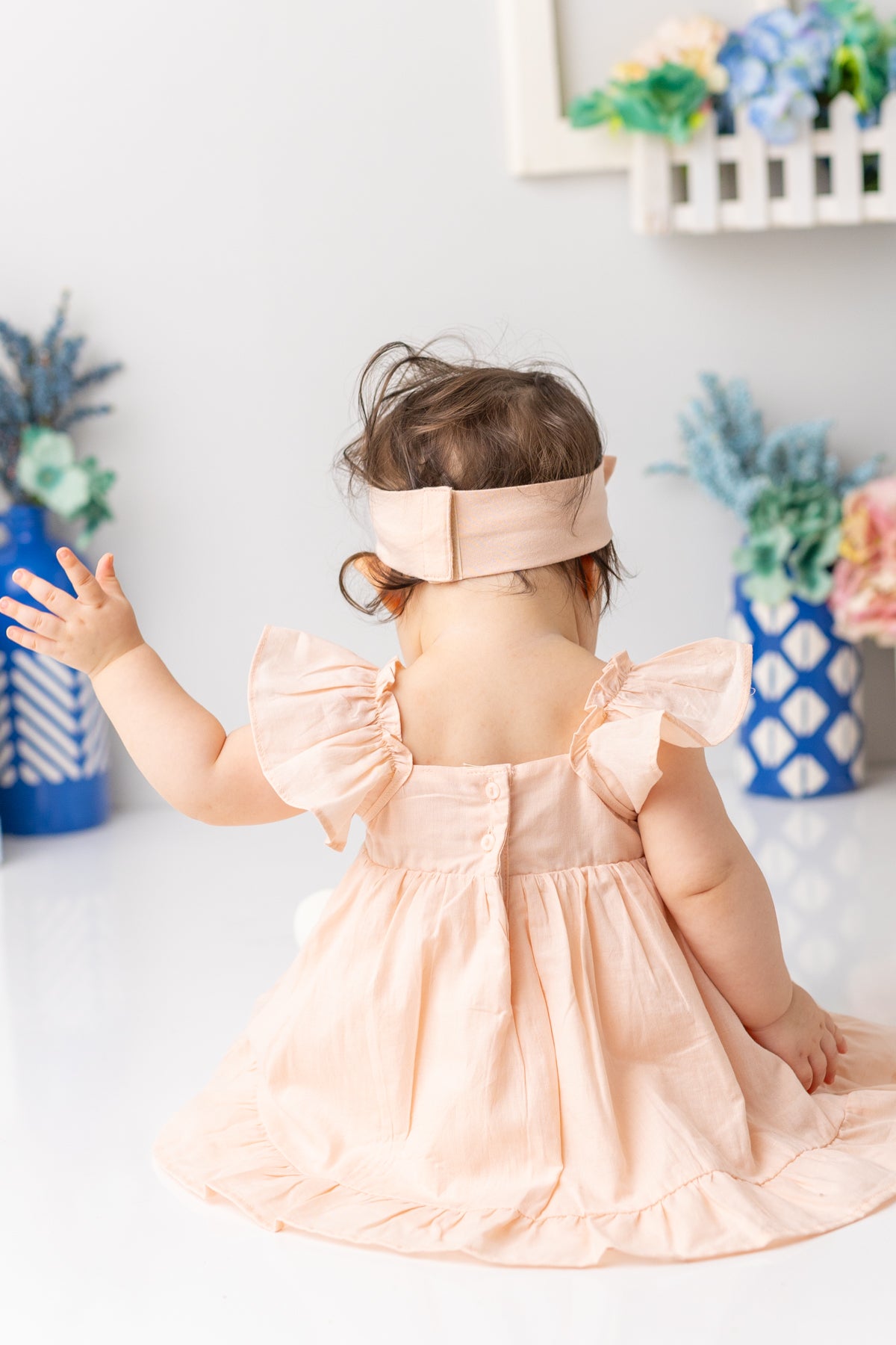 Kız Bebek Yakası ve Eteği Fırfırlı Nakışlı Vual Elbise