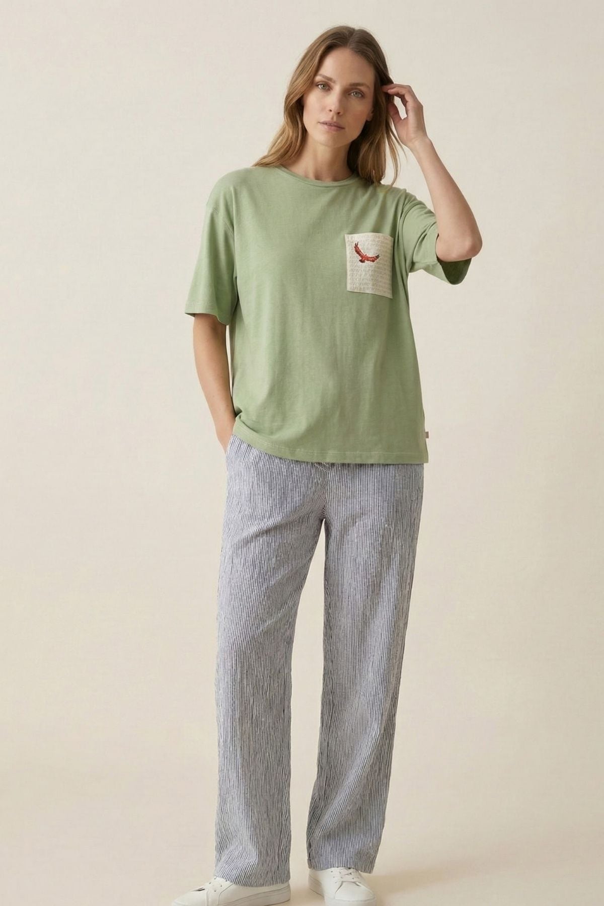 Çizgili Pantolon Ve Baskılı T-shirt Takım