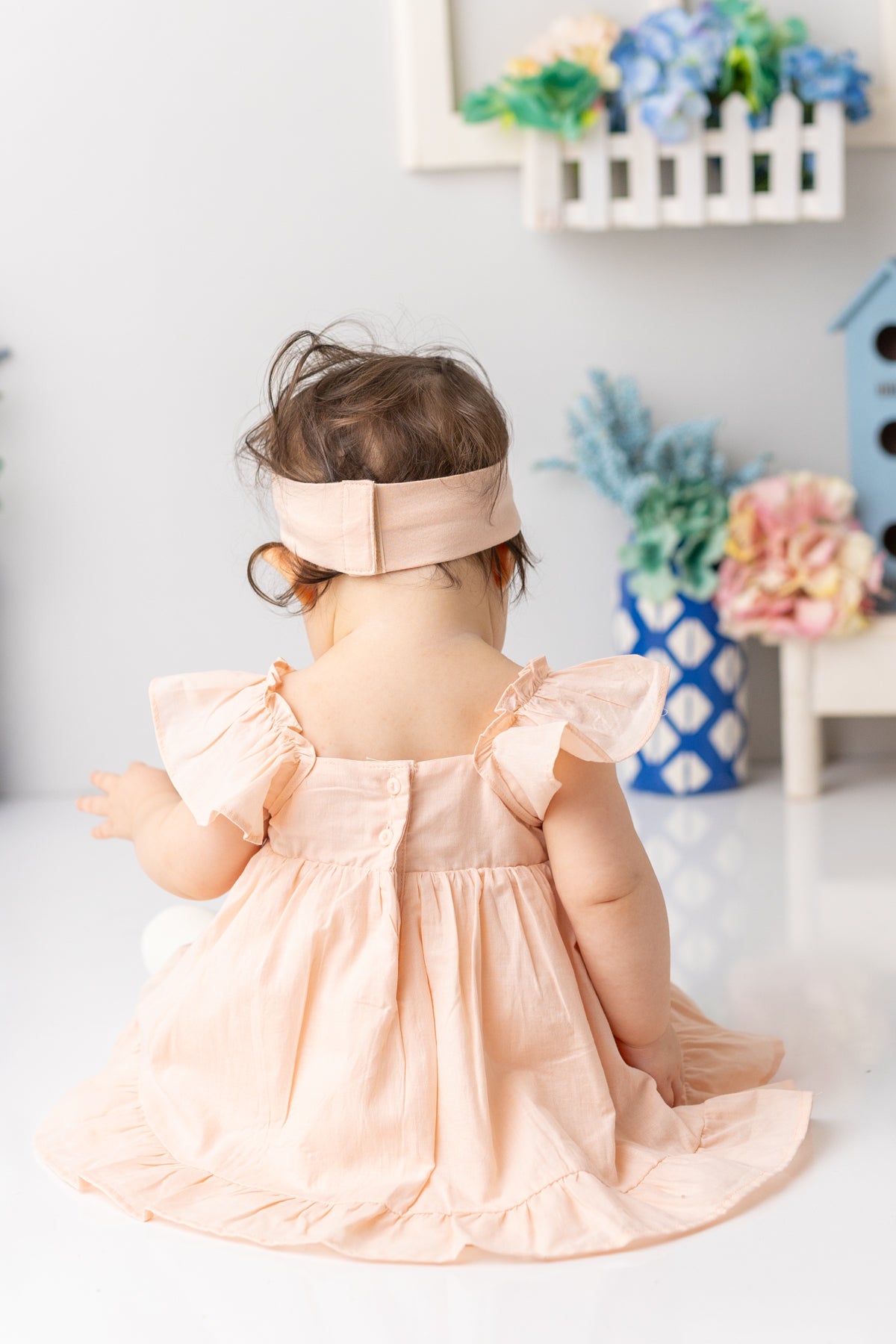 Kız Bebek Yakası ve Eteği Fırfırlı Nakışlı Vual Elbise