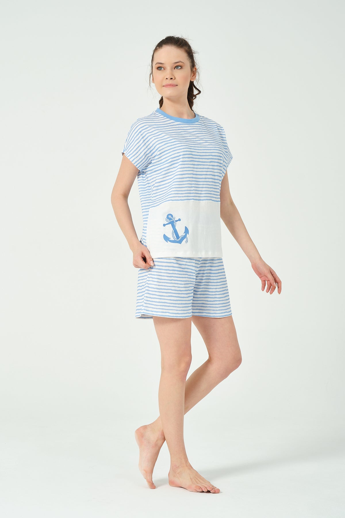 Kadın Çizgili Desenli Nakış detaylı Şortlu Pijama Takımı