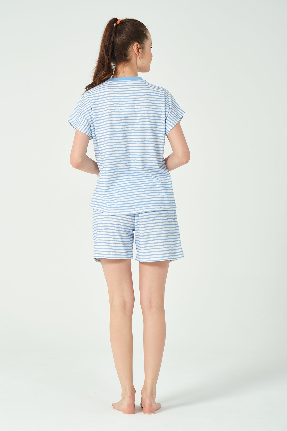 Kadın Çizgili Desenli Nakış detaylı Şortlu Pijama Takımı