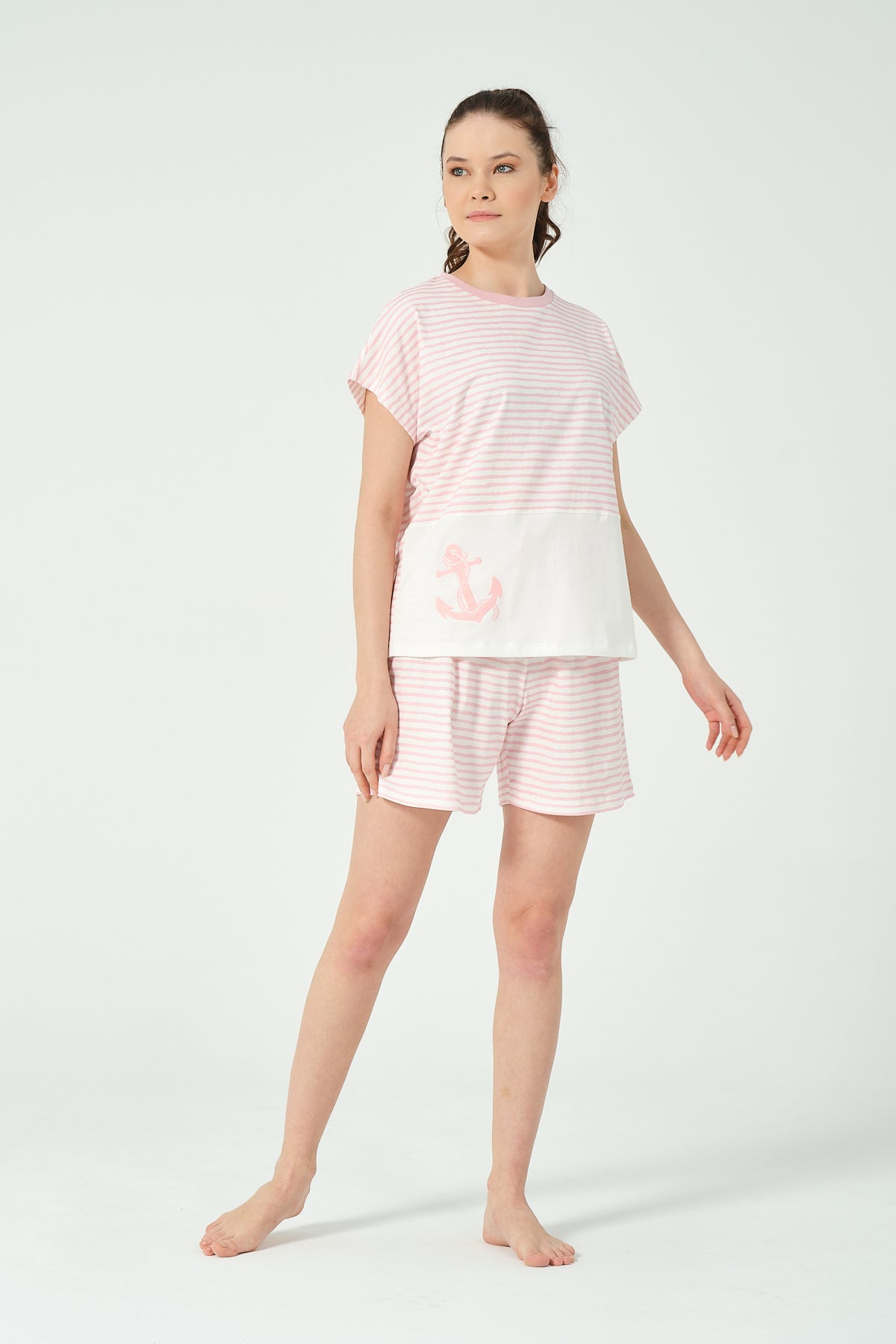 Kadın Çizgili Desenli Nakış detaylı Şortlu Pijama Takımı