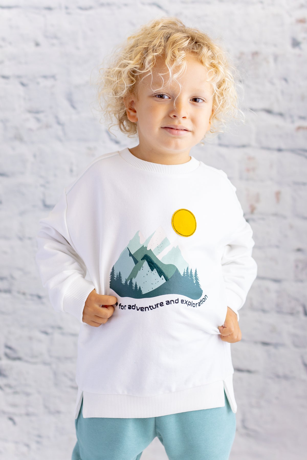 Erkek Çocuk Baskı Nakış Detaylı Sweatshirt