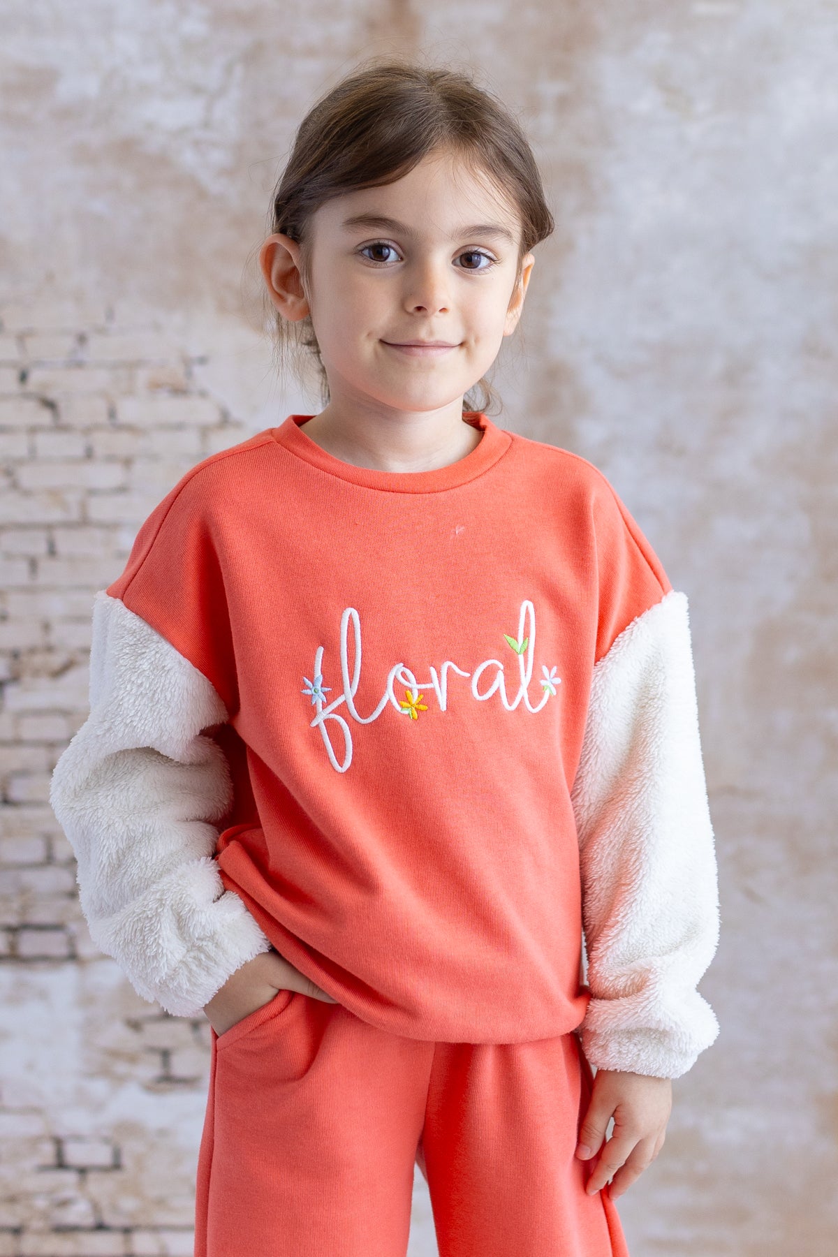 Kız Çocuk Peluş Kol Detaylı Nakışlı Sweatshirt