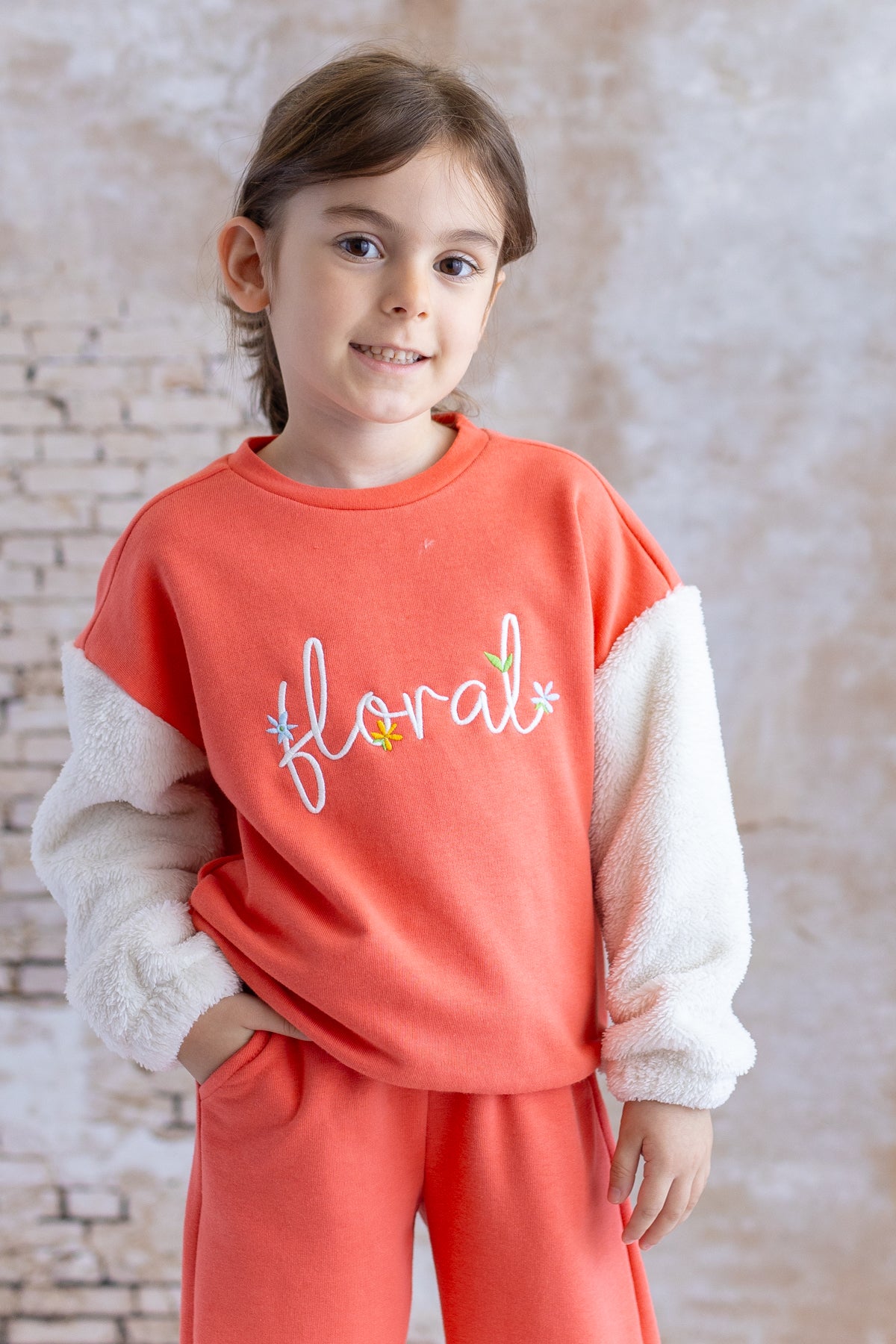 Kız Çocuk Peluş Kol Detaylı Nakışlı Sweatshirt
